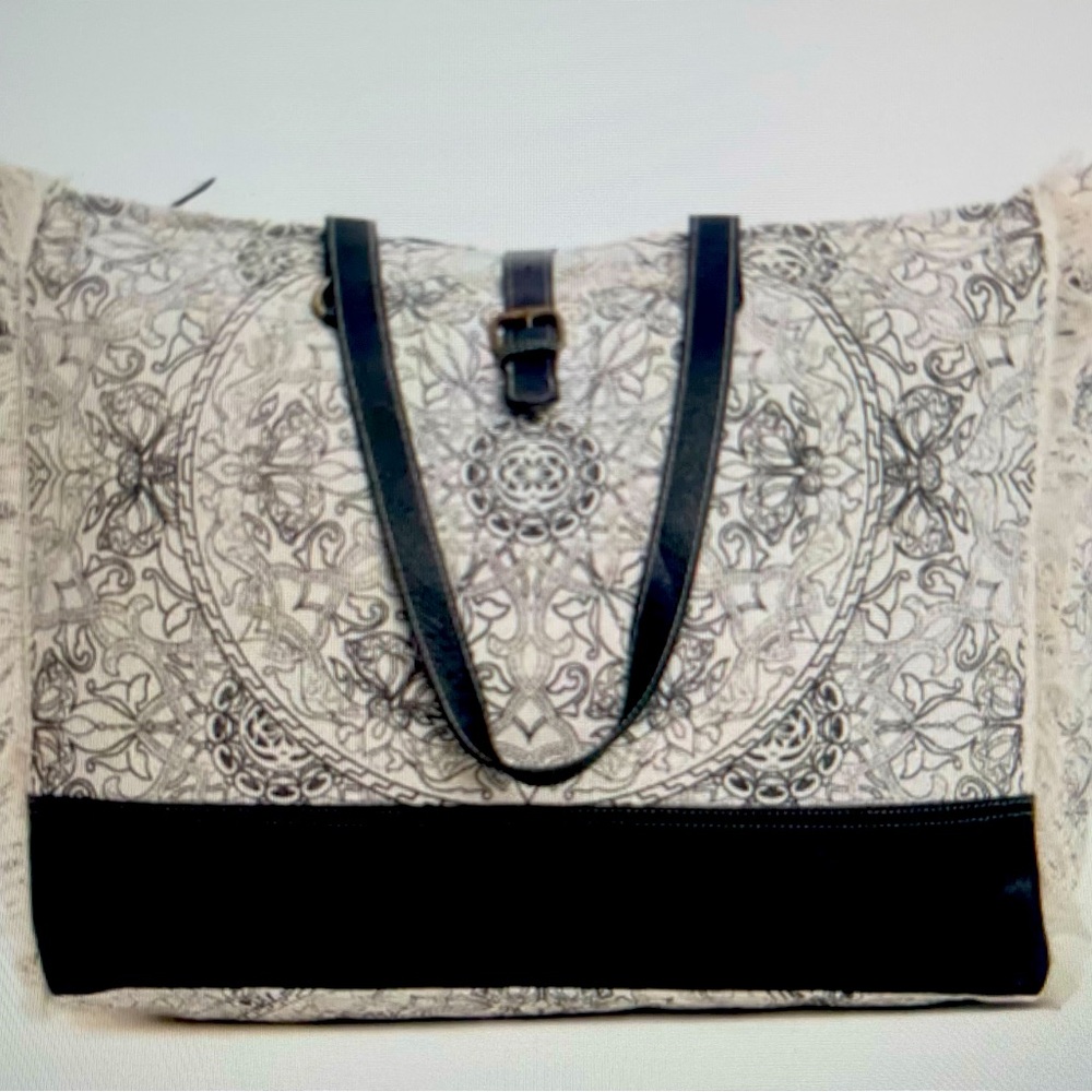 MYRA-ISLA WEEKENDER BAG